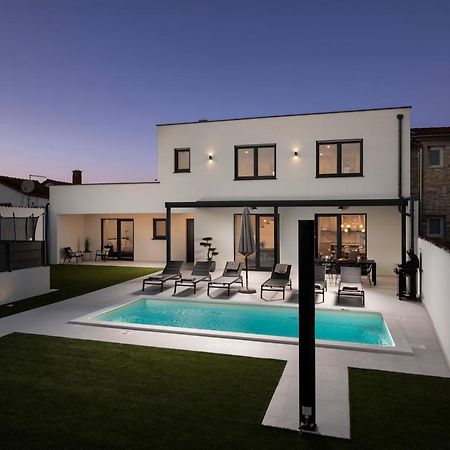 Villa Artis Пула Екстериор снимка