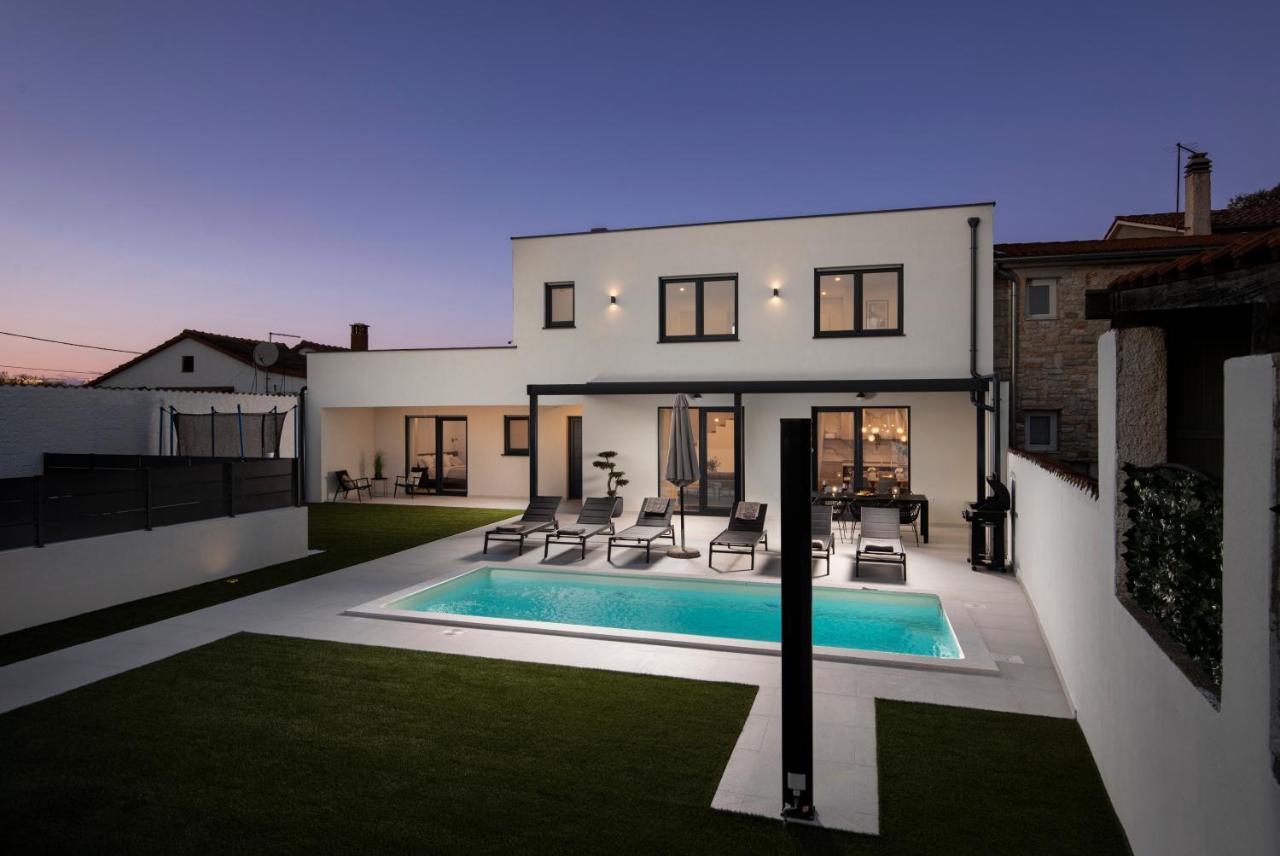 Villa Artis Пула Екстериор снимка