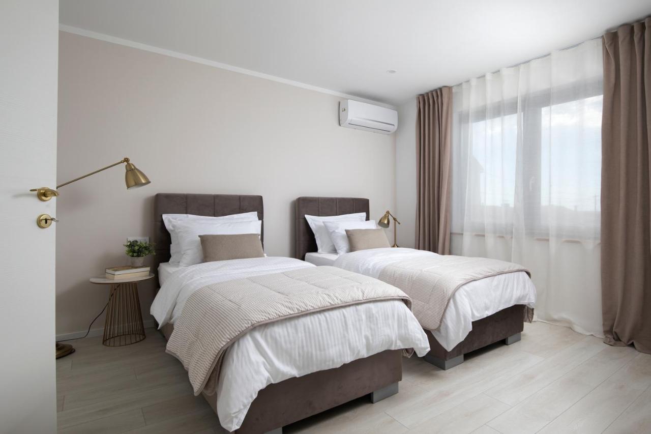 Villa Artis Пула Екстериор снимка