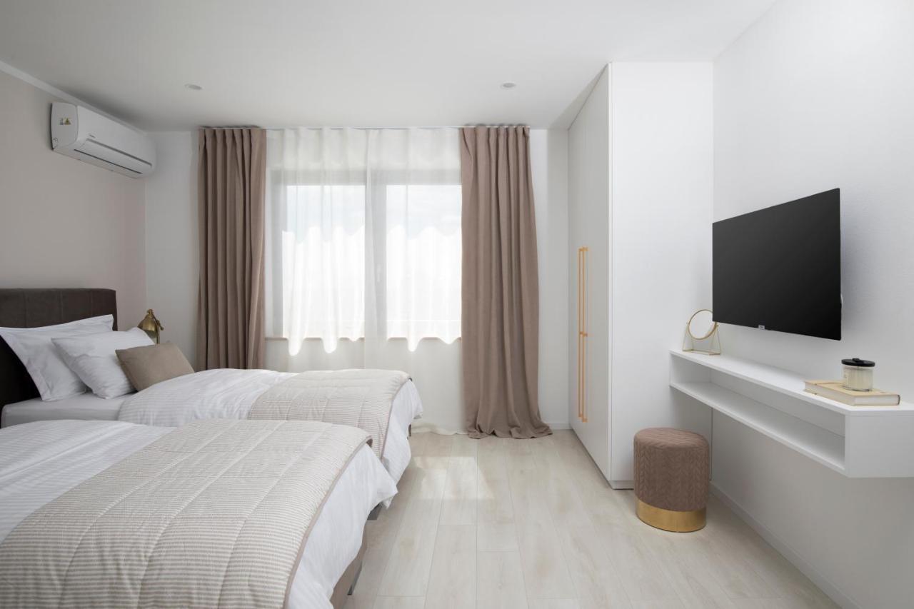 Villa Artis Пула Екстериор снимка