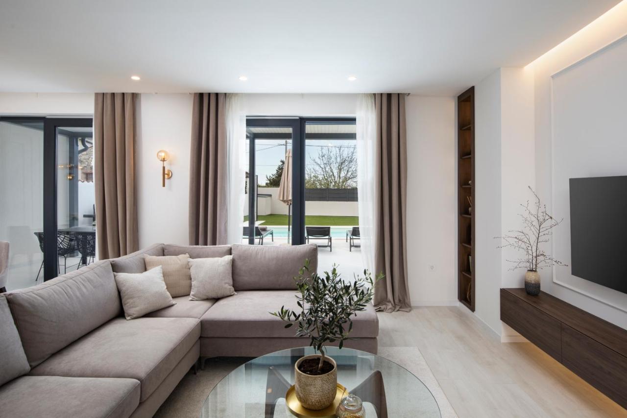 Villa Artis Пула Екстериор снимка